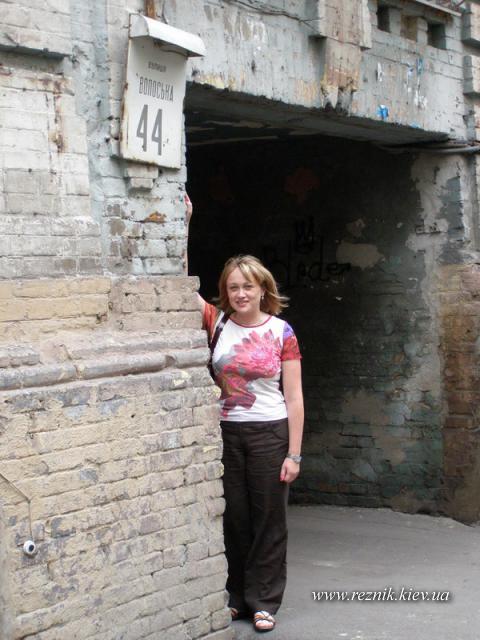 Вот тут она росла