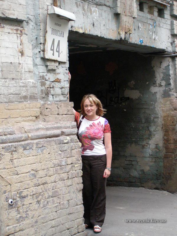 Вот тут она росла