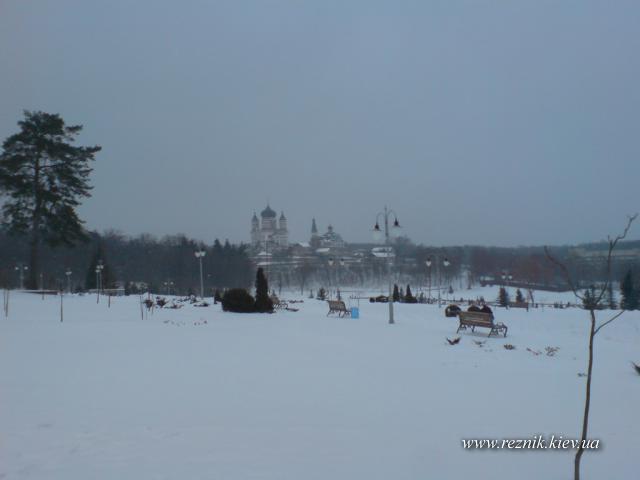 В окрестностях этого собора мы и катались на санках