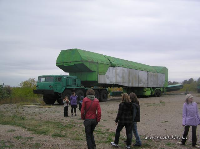 Загрузчик ракеты в шахту