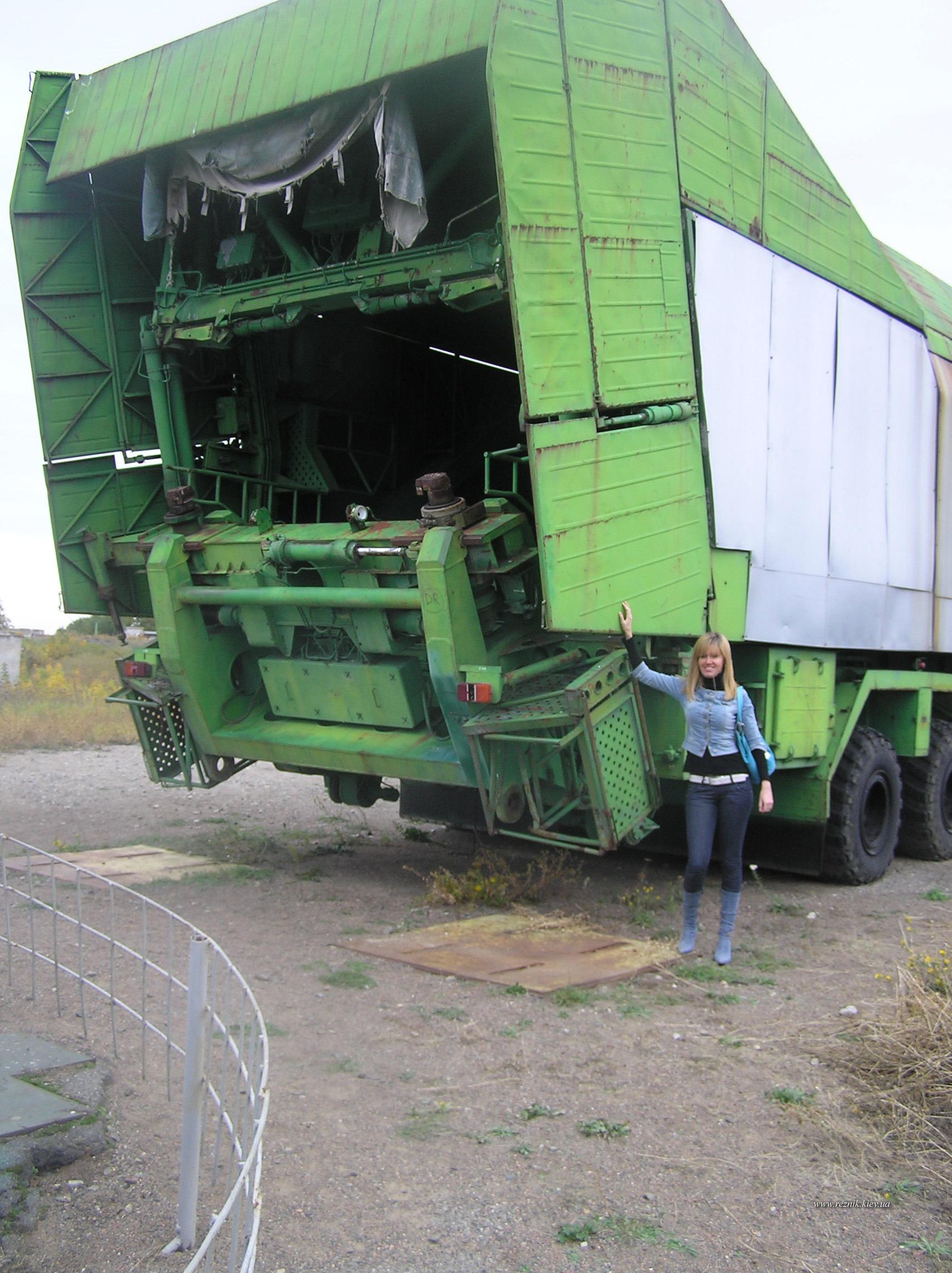Загрузчик ракеты в шахту