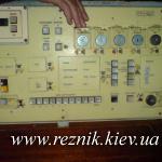 "Красная кнопка" внизу слева. Белого цвета.