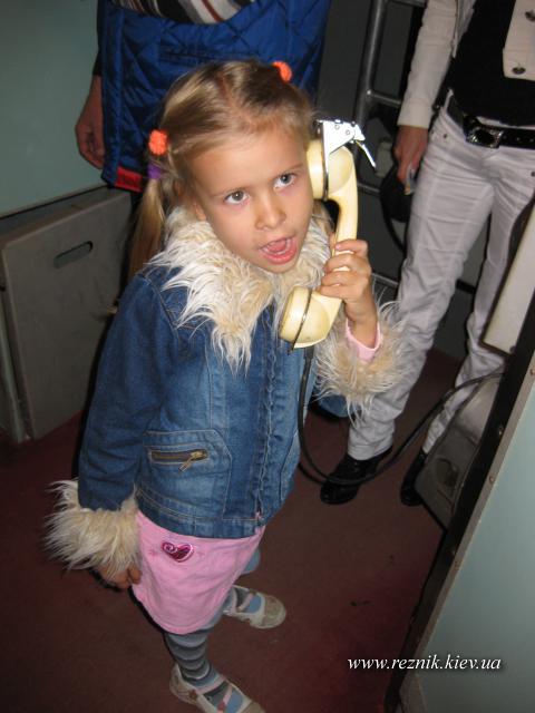 Внутренний телефон. Рабочий. В сауну звоните 222 :)