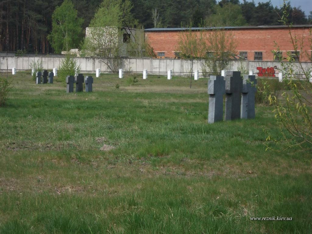 30 апреля. Немецкое военное кладбище.