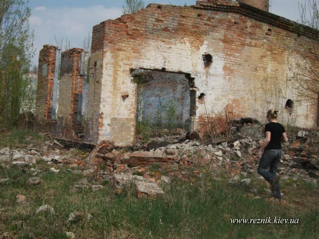 30 апреля. Заброшенная воинская часть.