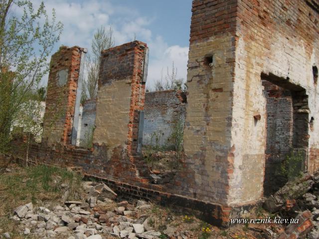 30 апреля. Заброшенная воинская часть.