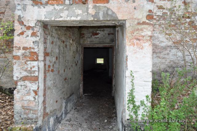 30 апреля. Заброшенная воинская часть.