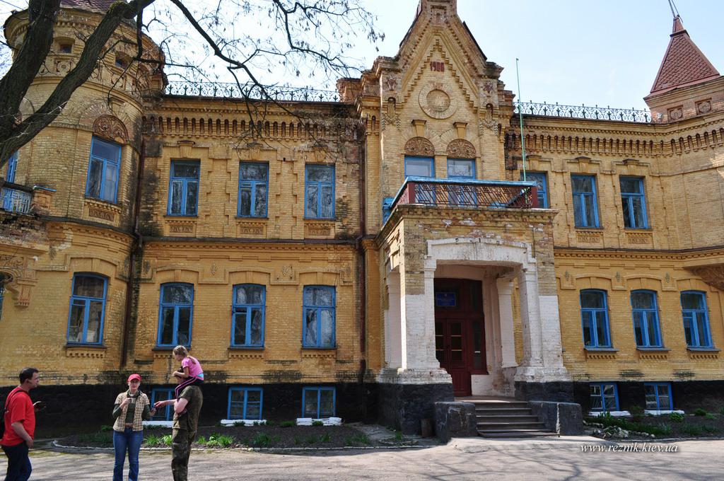 30 апреля. Замок сахорозаводчика Терещенко