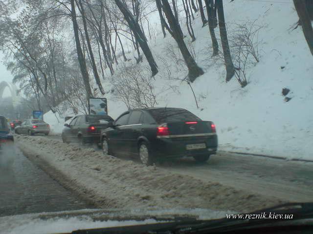 "Пробка" на тротуаре Владимирского спуска :)